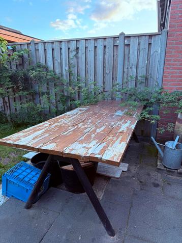 Tuintafel (opknappertje) - tegen elk aannemelijk bod! beschikbaar voor biedingen