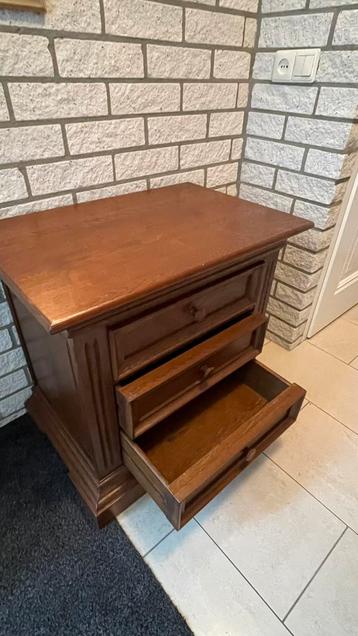 Ladekastje massief hout beschikbaar voor biedingen