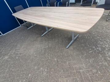 Ahrend / Gispen vergadertafel 320x120 bootvorm nieuw blad  beschikbaar voor biedingen