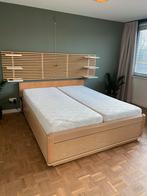 Houten tweepersoonsbed met electrische lattenbodems 160x200, Huis en Inrichting, Slaapkamer | Bedden, Ophalen, Verstelbaar, Beige