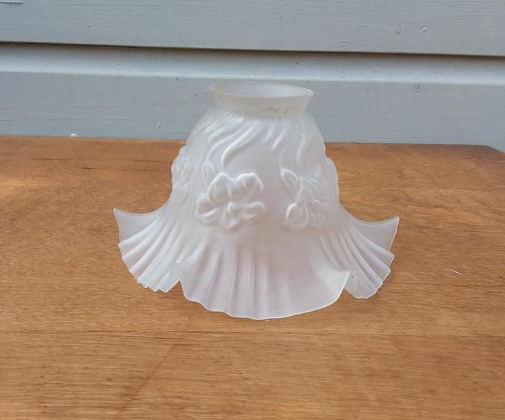 Antiek lampenkapje met bloemmotief, Antiek en Kunst, Antiek | Lampen, Ophalen of Verzenden