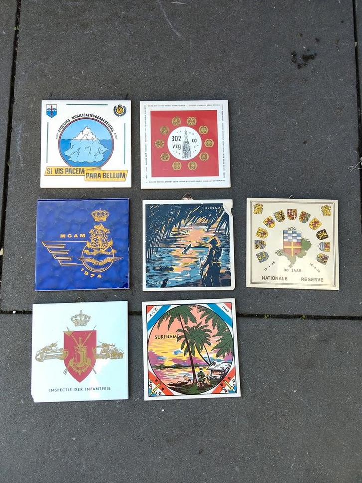 Militaire Tegels - Diverse Eenheden, Antiek en Kunst, Antiek | Wandborden en Tegels, Ophalen
