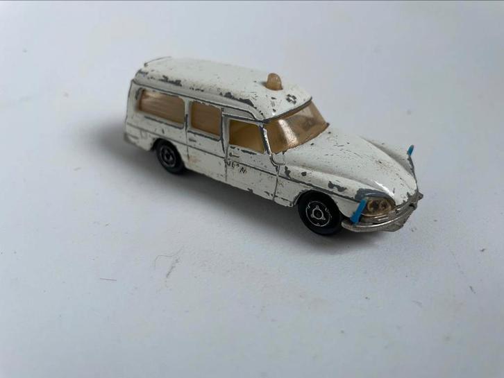 model Citroën DS Ambulance, wit, Majorette 1/50 (), Hobby en Vrije tijd, Modelauto's | 1:50, Gebruikt, Auto, Majorette, Ophalen of Verzenden