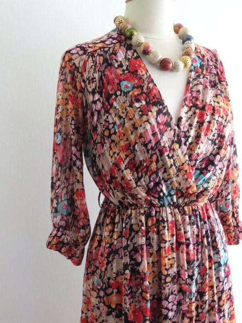Super Vrouwelijke jurk met transparante mouw mt 42, Kleding | Dames, Jurken, Zo goed als nieuw, Maat 42/44 (L), Onder de knie
