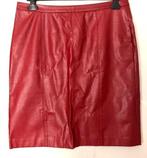 Rode lederlook rok maat 46 [DM], Kleding | Dames, Rokken, Maat 46/48 (XL) of groter, Ophalen of Verzenden, Zo goed als nieuw, Boven de knie