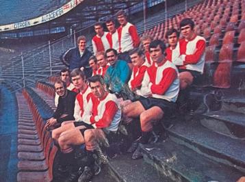 VOOR VERZAMELAAR FEIJENOORD: Uniek single team zelf gezongen beschikbaar voor biedingen