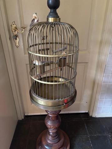 Antieke Vogelkooi op Standaard beschikbaar voor biedingen