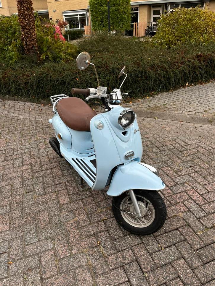 Santini san remo scooter, Fietsen en Brommers, Snorfietsen en Snorscooters, Gebruikt, Overige merken, Benzine, Ophalen