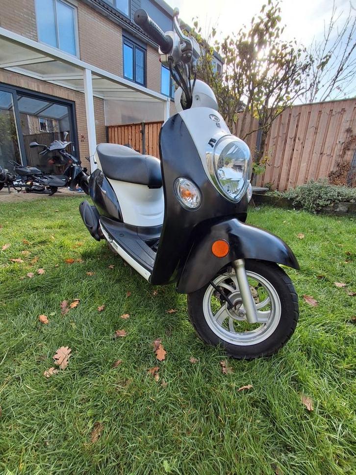 Kymco sento, Fietsen en Brommers, Snorfietsen en Snorscooters, Zo goed als nieuw, Benzine, Ophalen