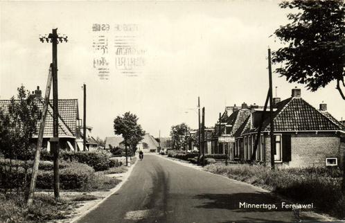 Minnertsga, Ferniawei - dorpsgezicht - 1961 gelopen, Verzamelen, Ansichtkaarten | Nederland, Gelopen, Overijssel, 1960 tot 1980