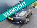 Toyota Yaris 1.3 VVTi Sol / NAP / AIRCO / APK / BOEKJES / TW, Voorwielaandrijving, Gebruikt, 4 cilinders, 995 kg