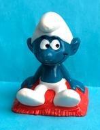 Smurf op kussen / smurfen., Poppetje, Figuurtje of Knuffel, Zo goed als nieuw, Verzenden