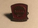 Metalen SHELL JUNIOR CLUB Broche (Rood/Messingkleur)., Verzamelen, Verzenden, Zo goed als nieuw, Merk, Speldje of Pin