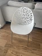 Sierlijke witte stoel van TrendHopper, Huis en Inrichting, Stoelen, Kunststof, Gebruikt, Wit, Eén