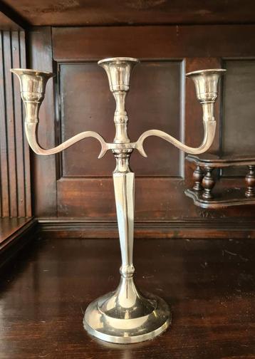 Zilverkleurige kandelaar, 3 arms. H.27 cm. beschikbaar voor biedingen