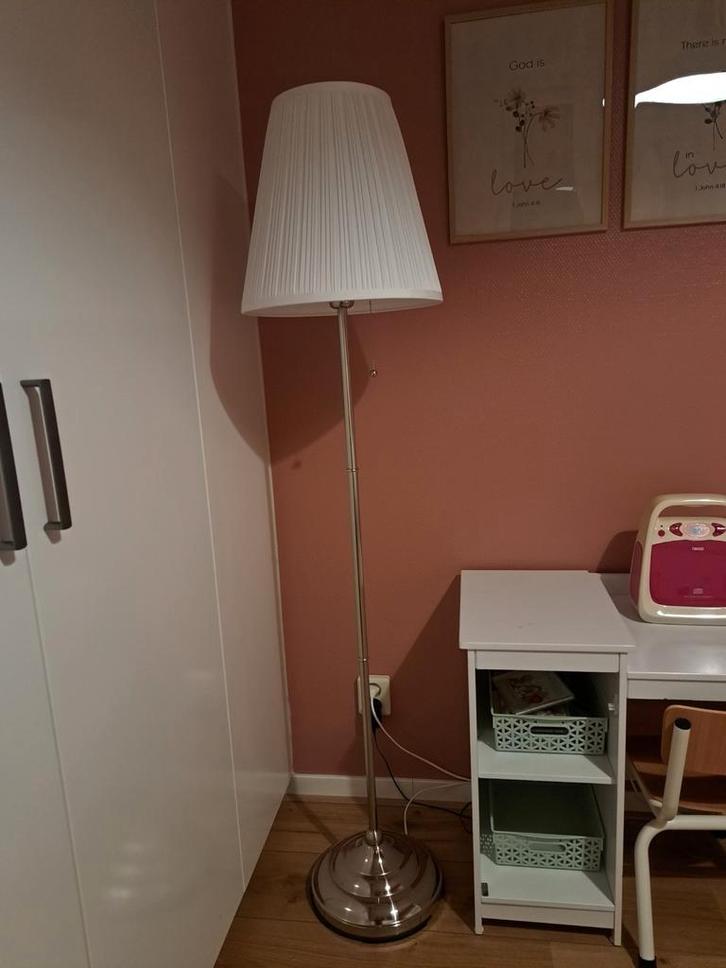 Ikea Staande Lamp - ZGAN, Huis en Inrichting, Lampen | Vloerlampen, Zo goed als nieuw, 150 tot 200 cm, Metaal, Stof, Ophalen