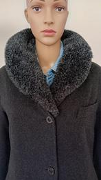 Antraciete winterjas met grote nep bontkraag M/L, Kleding | Dames, Ophalen of Verzenden, Zo goed als nieuw, Zwart