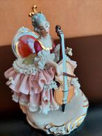 Dresden porselein cello speelster, Antiek en Kunst, Ophalen