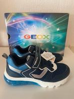 Geox sneakers blauw met lichtjes, maat 36, Schoenen, Nieuw, Jongen, Ophalen of Verzenden