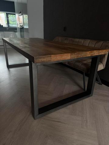 Eettafel 240cm bij 100cm beschikbaar voor biedingen