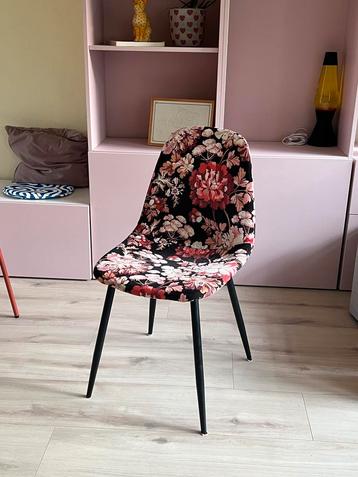 Velvet eetstoel zwart met bloemen - Kwantum beschikbaar voor biedingen