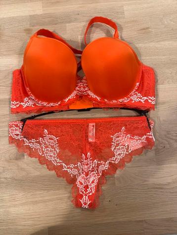 Wacoal bh 85D string, slip 42 NIEUW!! Bh nu €35,- beschikbaar voor biedingen