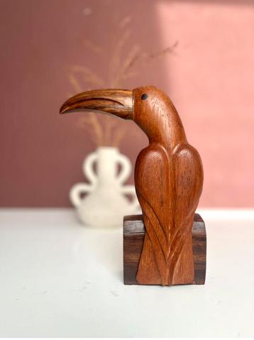 Vintage houten toekan beschikbaar voor biedingen
