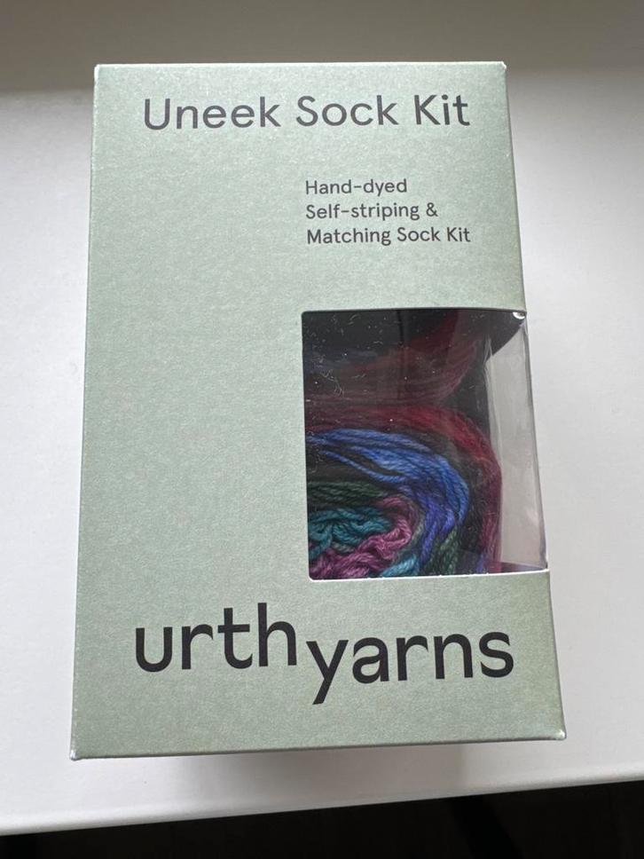 Urth Yarns Uneek Sokken Kit - Nieuw! Kleur 57, Hobby en Vrije tijd, Breien en Haken, Nieuw, Breien, Wol of Garen, Ophalen of Verzenden