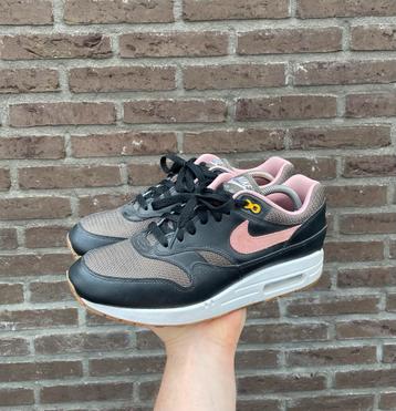 Nike Air Max 1 By You Black Baby Pink beschikbaar voor biedingen