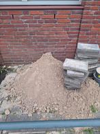 Gratis zand en tegels af te halen, Tuin en Terras, Zand, Ophalen, Gebruikt, Ophoogzand