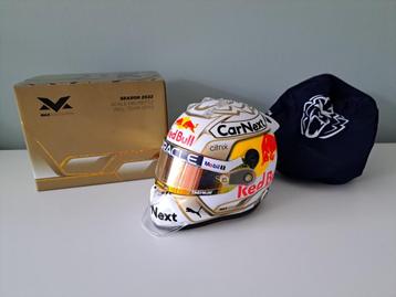 Formule 1 Max Verstappen helm 1:2 seizoenshelm 2022 beschikbaar voor biedingen