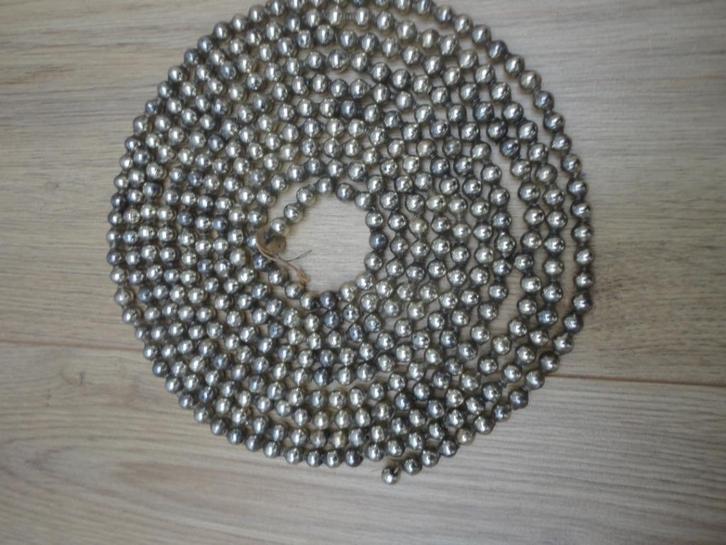Oude lange glazen Kerst kralenketting zilvere enkele kraal, Diversen, Kerst, Gebruikt, Ophalen of Verzenden