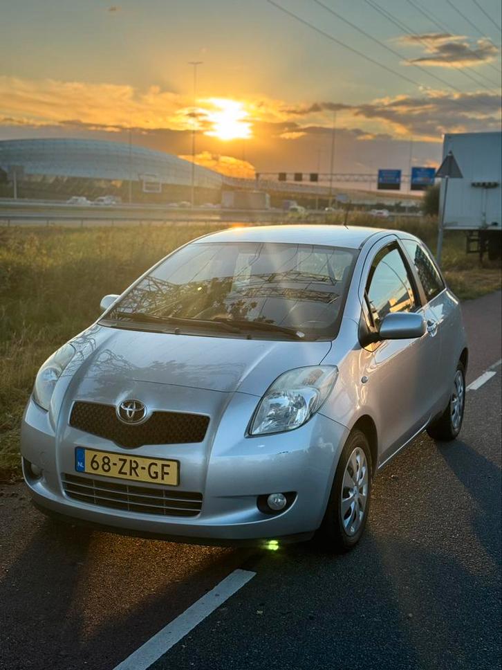 Nieuwe apk! Toyota Yaris 1.3 16V Vvt-i 3DR Luna 2008 Grijs, Auto's, Toyota, Particulier, Yaris, Benzine, C, Hatchback, Handgeschakeld