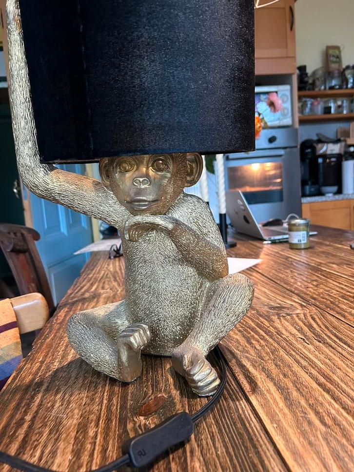 Aap Tafellamp Goudkleurig, Huis en Inrichting, Lampen | Tafellampen, Zo goed als nieuw, Minder dan 50 cm, Kunststof, Ophalen of Verzenden