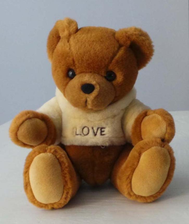 Fluffy BEER met tekst " Love ", Kinderen en Baby's, Speelgoed | Knuffels en Pluche, Zo goed als nieuw, Beer, Ophalen of Verzenden