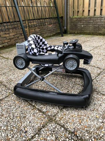 Meeloop race auto beschikbaar voor biedingen