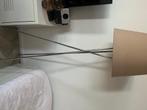 Staande lamp - Beige kap, Zilveren poot, Huis en Inrichting, Lampen | Vloerlampen, Ophalen, Zo goed als nieuw, Modern, tijdloos