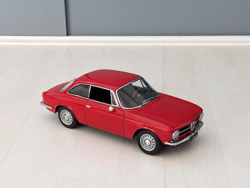 1:18 Alfa Romeo GT 1300 Junior (AUTOart 70131), Hobby en Vrije tijd, Modelauto's | 1:18, Zo goed als nieuw, Auto, Autoart, Ophalen of Verzenden