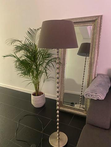 Mooie woonkamer lamp beschikbaar voor biedingen