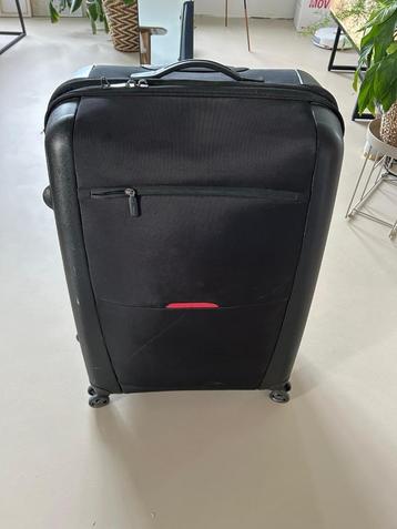 Linea Koffer hard met 4 wieltjes | Linea hard suitcase beschikbaar voor biedingen