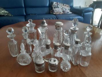 Kristallen en glazen flesjes, totaal 19 stuks