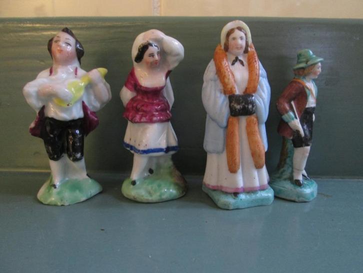 4 Porseleinen Miniatuur Beeldjes o.a. Danseres Gemerkt, Antiek en Kunst, Antiek | Porselein, Ophalen of Verzenden