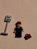 Vrouw in pak bij bus stop busstop Lego figuurtje poppetje, Ophalen of Verzenden, Zo goed als nieuw