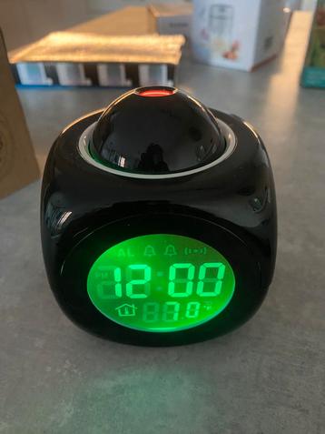 NIEUWE draadloze Klok/wekker met extra opties  beschikbaar voor biedingen