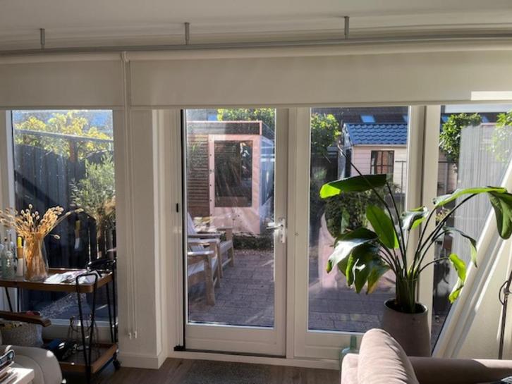 Mooie aluminium gordijnroede. (evt. samen met gordijnen), Huis en Inrichting, Stoffering | Gordijnen en Lamellen, Zo goed als nieuw