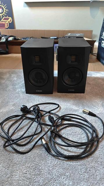 2x Adam Audio T5V beschikbaar voor biedingen