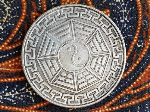 Mooie oude Chinese Yin Yang penning of munt van brons 4,4 cm, Antiek en Kunst, Kunst | Niet-Westerse kunst, Ophalen of Verzenden