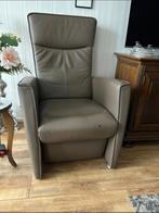 Sta op stoel prominent, Huis en Inrichting, Fauteuils, Ophalen, Minder dan 75 cm, Leer, Zo goed als nieuw