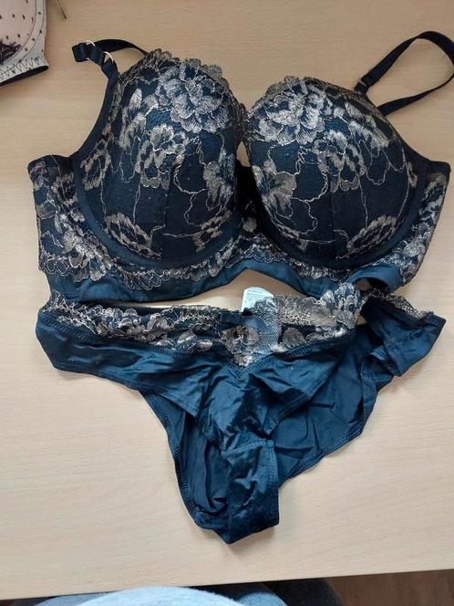 Hunkemöller lingerieset 85 D, maat M., Kleding | Dames, Ondergoed en Lingerie, Setje, Zwart, Ophalen of Verzenden