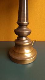 Vintage schemerlamp, tafellamp op messing voet en lichte kap, Huis en Inrichting, Lampen | Tafellampen, Overige materialen, Gebruikt